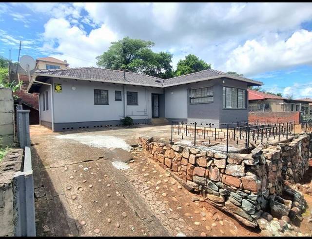 3 BEDROOM HOUSE FOR SALE IN WOODLANDS